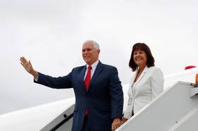 Vicepresidente de EE.UU. Mike Pence y su esposa dan negativo en examen de Covid-19 tras diagnóstico de Trump y la primera dama