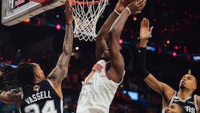 Knicks reacciona a tiempo ante Spurs y se queda con la primera de la finales de la NBA