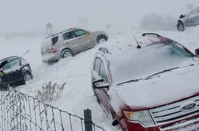 Las condiciones de hielo en EE.UU. provocan estragos en las carreteras