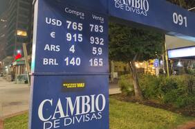 Dólar baja en medio de la inflación de EEUU y pese al fuerte retroceso del precio del cobre