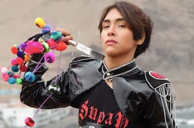 Lenin Tamayo, el cantante peruano que adaptó el k-pop para cantarlo en quechua