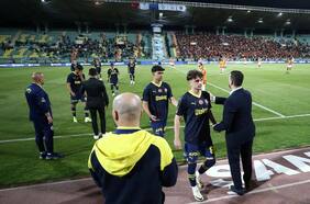 Polémica en Turquía: Fenerbahce alinea a jugadores juveniles y abandona la cancha en la final de la Supercopa