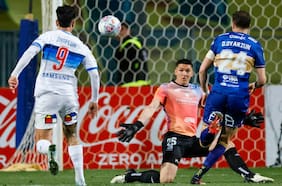 A la UC le basta con un tiempo para derrotar a Everton y liderar en la fase de grupos de la Copa Chile
