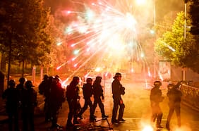 Francia prohíbe el uso de fuegos artificiales a la población en la celebración del Día de la Bastilla