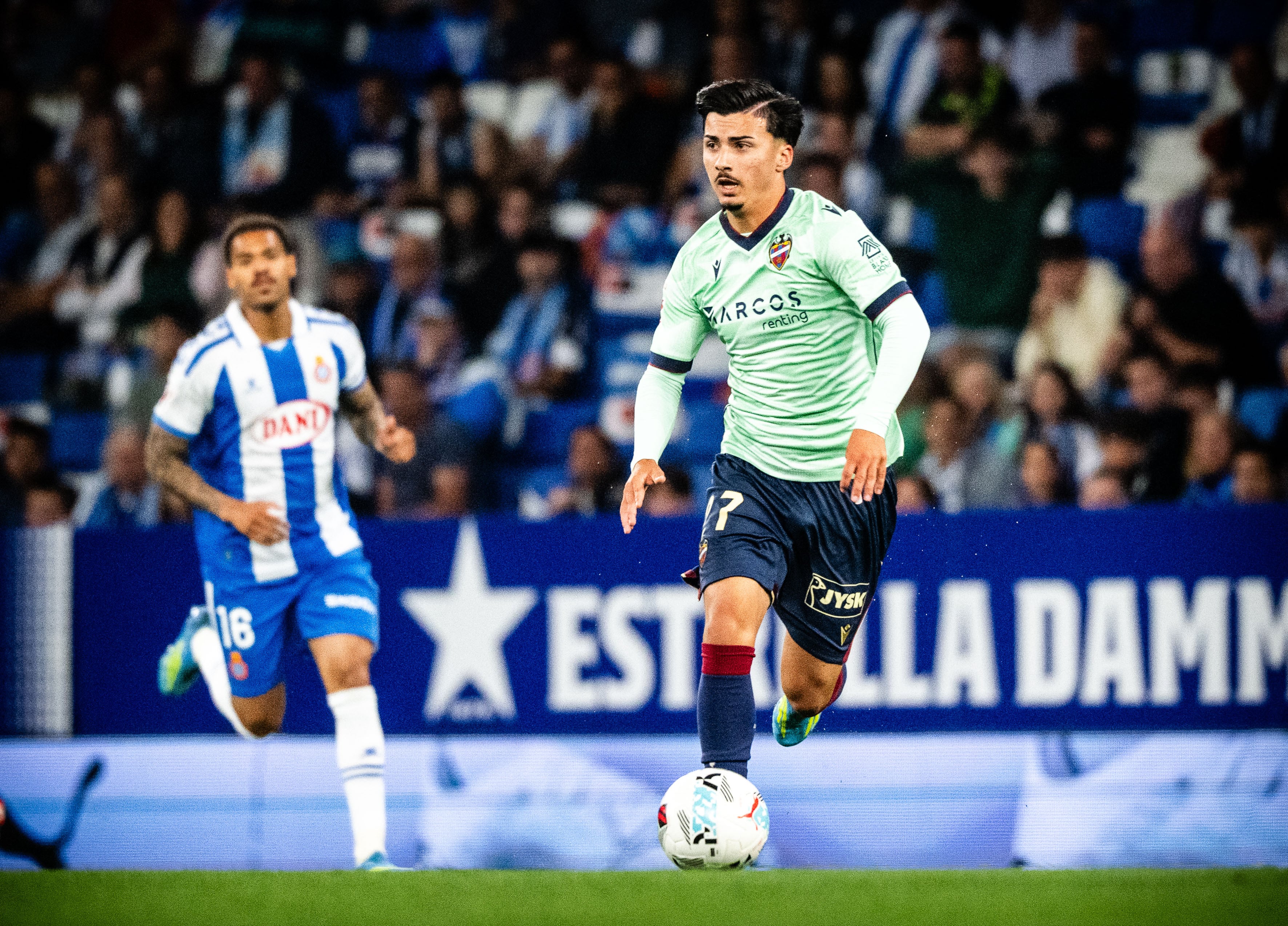 SEVILLA AL BORDE: Levante respira y acorta distancia en la lucha por el descenso