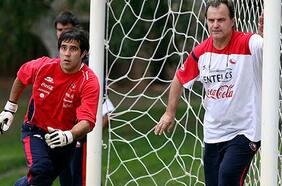 A lo Claudio Bravo: Bielsa le pide a los arqueros de Uruguay que jueguen con los pies frente a Chile