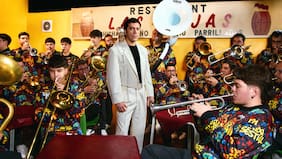 Gepe transforma BOMBA CHAYA en carnaval andino junto a Fuerza Maestra