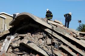 Aumentan a 20 los muertos tras derrumbe de un edificio en construcción en Sudáfrica