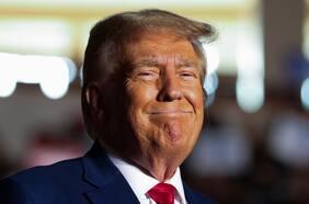 Trump incombustible: Encuestas lo muestran a paso firme en su carrera por la Casa Blanca, pese a acusaciones judiciales