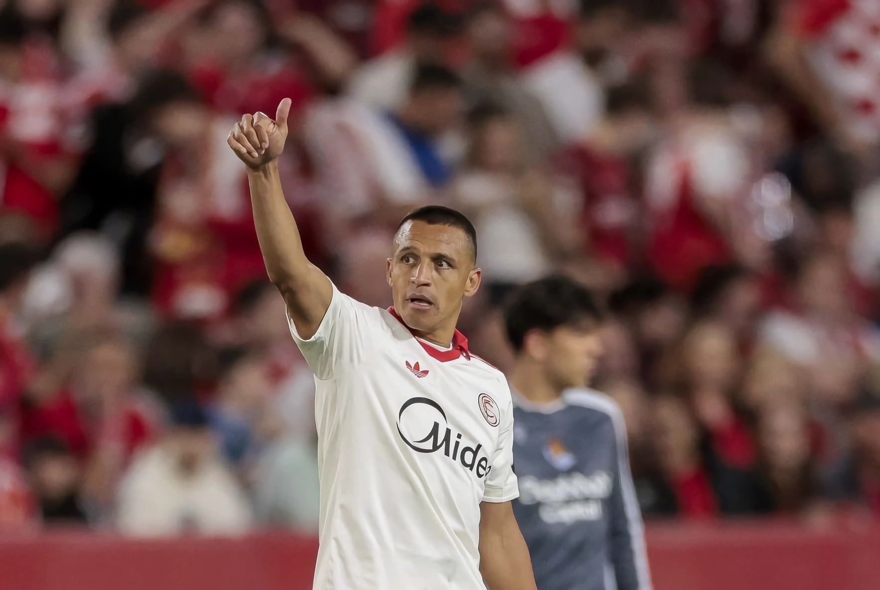 Alexis Sánchez da esperanza al Sevilla en la lucha por la permanencia