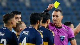 “Conmigo no”: el insólito empujón del árbitro Wilmar Roldán a Leandro Paredes en el duelo de O’Higgins ante Boca Juniors