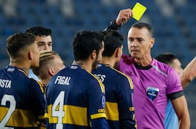 “Conmigo no”: el insólito empujón del árbitro Wilmar Roldán a Leandro Paredes en el duelo de O’Higgins ante Boca Juniors