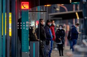 Europa se enfrenta a un repunte del Covid-19 a medida que retroceden las esperanzas de vacunas