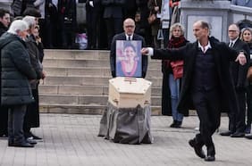 El conmovedor baile de despedida que un viudo dedicó a profesora asesinada por estudiante