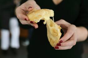 La Mil Hoja: empanadas fritas a $ 1.000 y pastelería chilena que quita el sueño