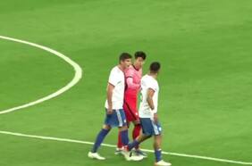 Los tuvo que separar Son: Kuscevic y Paulo Díaz casi se van a las manos en el duelo ante Corea del Sur