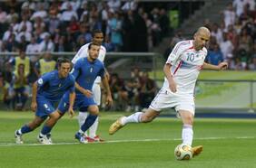 “Lo contacté después de que se retiró en el Real Madrid”: el día en que la U intentó darle un golpe al mercado con el fichaje de Zinedine Zidane