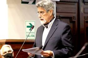 Presidente de Perú elogia a jóvenes prodemocracia en acto por bicentenario de la independencia