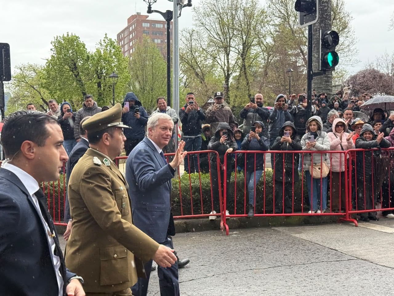Presidente Kast asiste a funeral del carabinero Jaime Urrea en Los Ángeles