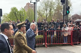 Presidente Kast asiste a funeral del carabinero Jaime Urrea en Los Ángeles