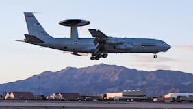 Irán asegura haber destruido un avión centinela E-3 de EE.UU. por primera vez desde el inicio de la guerra