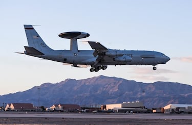 Irán asegura haber destruido un avión centinela E-3 de EE.UU. por primera vez desde el inicio de la guerra