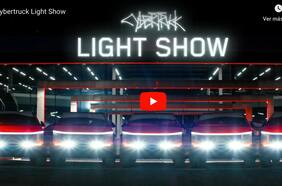 La Tesla Cybertruck ofrece un espectáculo de luces digno de ver
