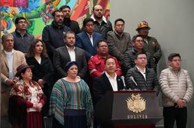 Teletrabajo y clases virtuales: el paquete de medidas con que Bolivia busca hacer frente a aguda escasez de combustibles