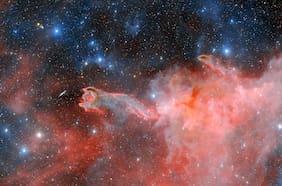 Astrónomos captan desde el cerro Tololo una nueva imagen de la “Mano de Dios” atravesando el cosmos