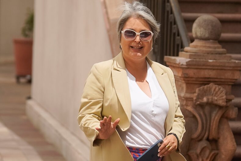 JEANNETTE JARA MINISTRA DEL TRABAJO