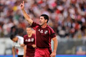 Como en los viejos tiempos: Marcelo Salas anota un gol en triunfo de River Plate ante Colo Colo en el Duelo de Leyendas