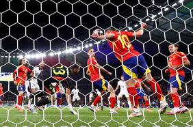 La milagrosa salvada de España sobre la línea que les da el título de la Eurocopa