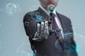 Robots cirujanos, abogados y profesores: ¿Cómo será en Chile el desarrollo de la Inteligencia Artificial para el 2050?