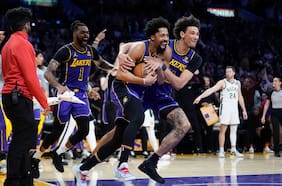 Con la baja de LeBron James y la aparición de dos héroes inesperados: el agónico triunfo de los Lakers ante los Bucks
