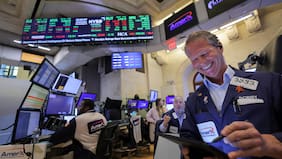 Mercados globales suben ante señales del fin del cierre del gobierno en EE.UU.