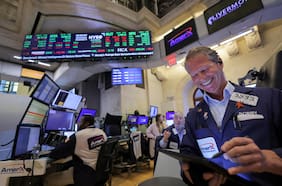 Acciones globales cierran con alzas en medio de la lucha de Trump por los aranceles y los resultados de Nvidia