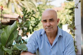 Eduardo Sacheri: “Sin el fuerte apoyo popular, a los militares les hubiera sido muy difícil sostener el conflicto en Malvinas”