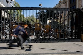 SLEP Santiago Centro informa desalojo del Liceo 1 Javiera Carrera y que dos colegios emblemáticos depusieron tomas