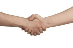 Covid-19 sobrevive en la piel cinco veces más que la gripe, según estudio