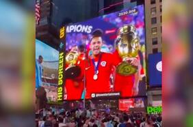 Chilenos arruinan el banderazo argentino en el Times Square con foto de Alexis