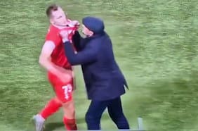Papelón en Italia: entrenador enfurece y agrede a uno de sus jugadores en pleno partido