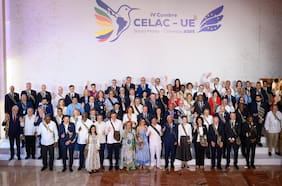 Se desarrolla IV Cumbre Celac-UE en Colombia con notorias ausencias de líderes y referencias a ataques de EE.UU. en el Caribe