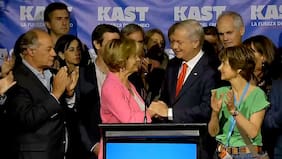 Matthei habla en el comando de Kast y llama a apoyarlo para “que no continúe este gobierno en el poder”