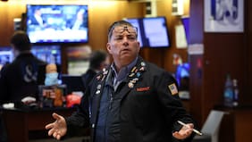 Mercados titubean entre el fuerte salto del petróleo y las nuevas declaraciones de Trump sobre Irán