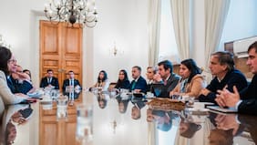 La Moneda pide a partidos resaltar “éxitos” del gobierno para repuntar en la aprobación ciudadana