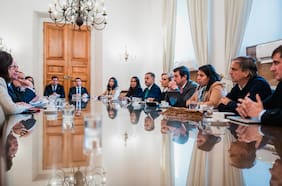 La Moneda pide a partidos resaltar “éxitos” del gobierno para repuntar en la aprobación ciudadana