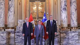Embajador Milenko Skoknic presenta sus cartas credenciales al Presidente José María Balcázar en Perú