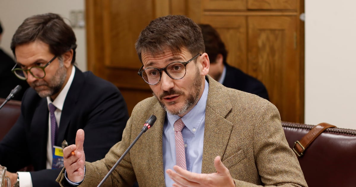 Ministro Pardow dice que el cambio metodológico en tarifas eléctricas “es un hecho grave” y que “habrá consecuencias”