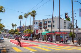 Este ingenioso dispositivo está espiando las canciones que escuchan los transeúntes