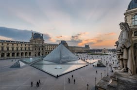 Detienen a dos sospechosos por millonario robo de joyas en el Museo del Louvre